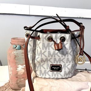 Michael Kors signature cream color bucket crossbody bag